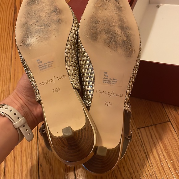 Gold Donald Pliner heels with slingback - Picture 6 of 6